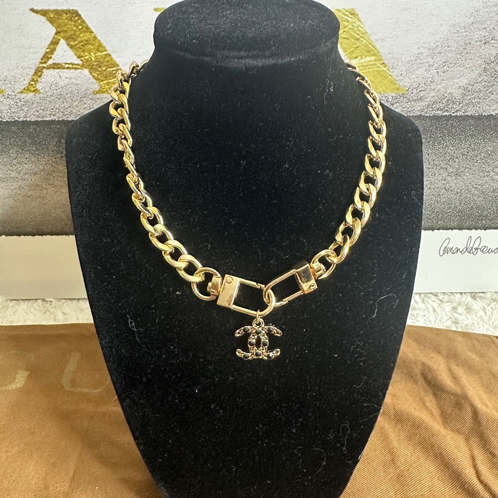 Gold Chain Necklace with Pendant